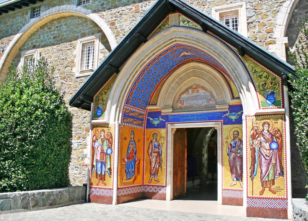Вход в Киккский монастырь