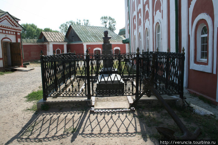 Могила Святого праведного воина Федора Ушакова